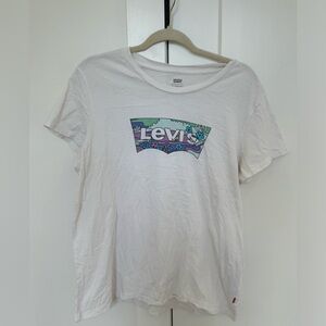 XL Levi’s t-shirt